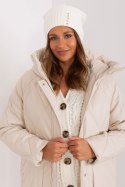 Czapka Damska Model JK-CZ-13-1.20 Ecru - Rue Paris Czapka Damska Model JK-CZ-13-1.20 Ecru - Rue Paris