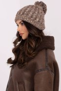 Czapka Model AT-CZ-JY-39.32 Dark Beige - AT Czapka Model AT-CZ-JY-39.32 Dark Beige - AT