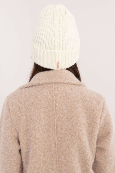 Czapka Model JK-CZ-51.18 Ecru - Rue Paris Czapka Model JK-CZ-51.18 Ecru - Rue Paris