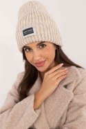 Czapka Model JK-CZ-51.32 Beige - Rue Paris Czapka Model JK-CZ-51.32 Beige - Rue Paris