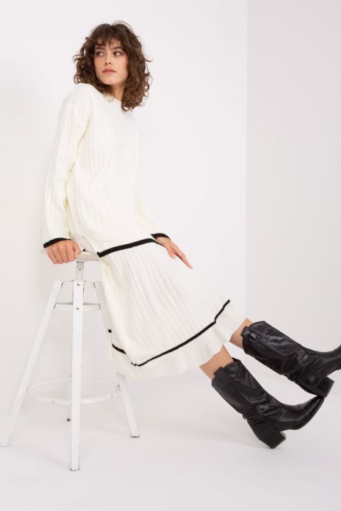 Spódnica Komplet Model BA-KMPL-2210.44P Ecru - Badu Spódnica Komplet Model BA-KMPL-2210.44P Ecru - Badu